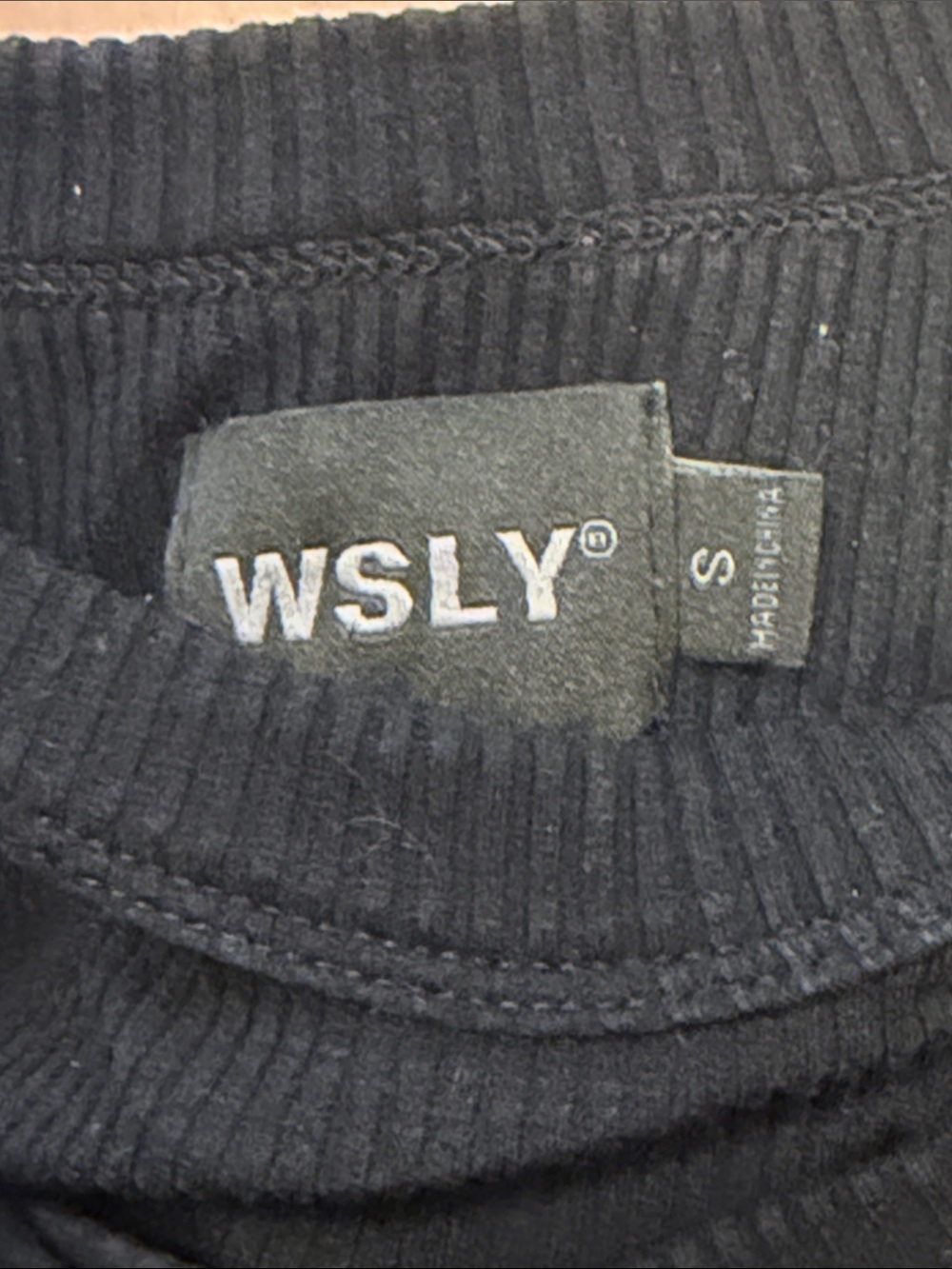 WSLY Black Ribbed Cropped Tank Top - Picture 2 of 3